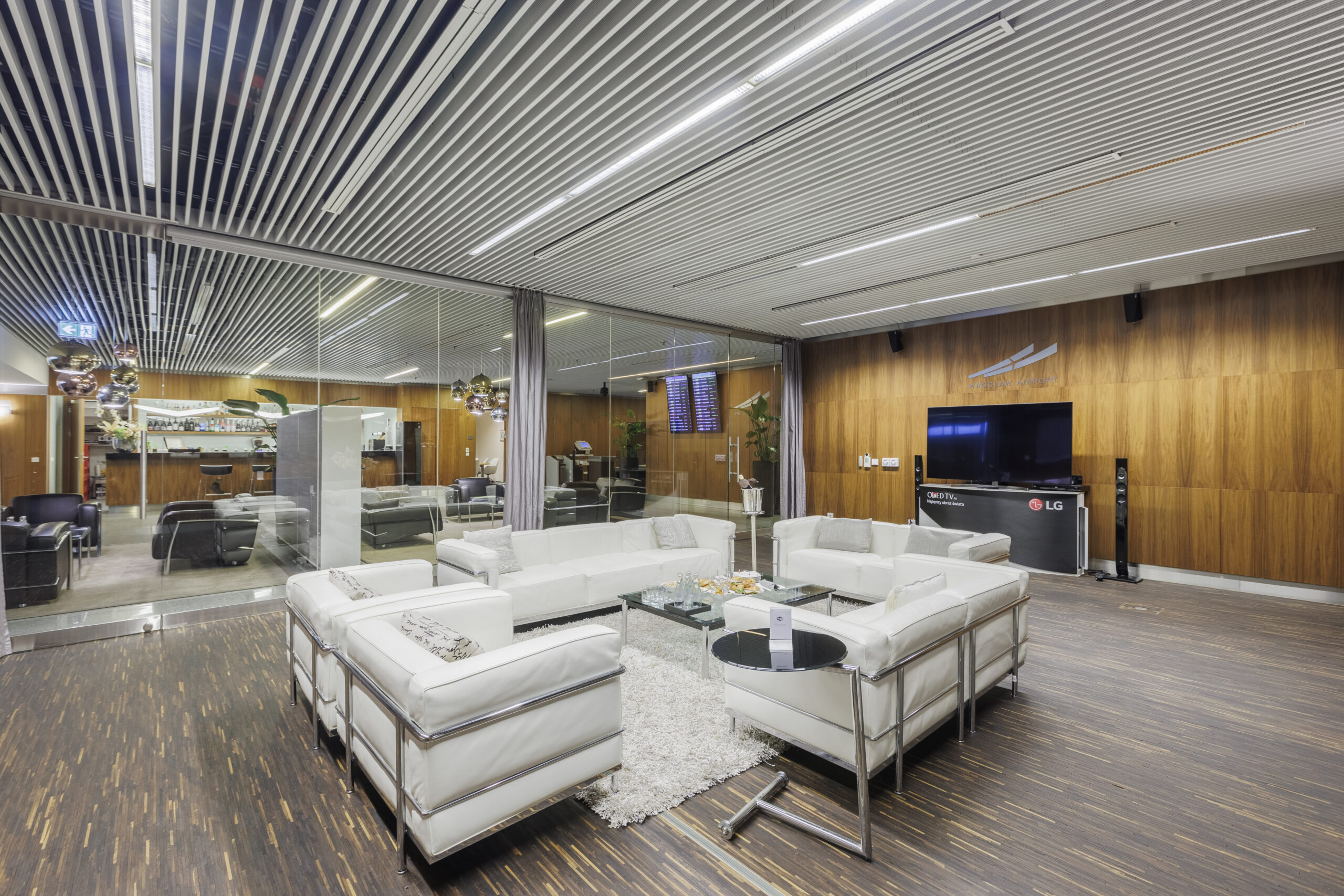 Read more about the article Port Lotniczy Wrocław – Sesja zdjęciowa strefy VIP